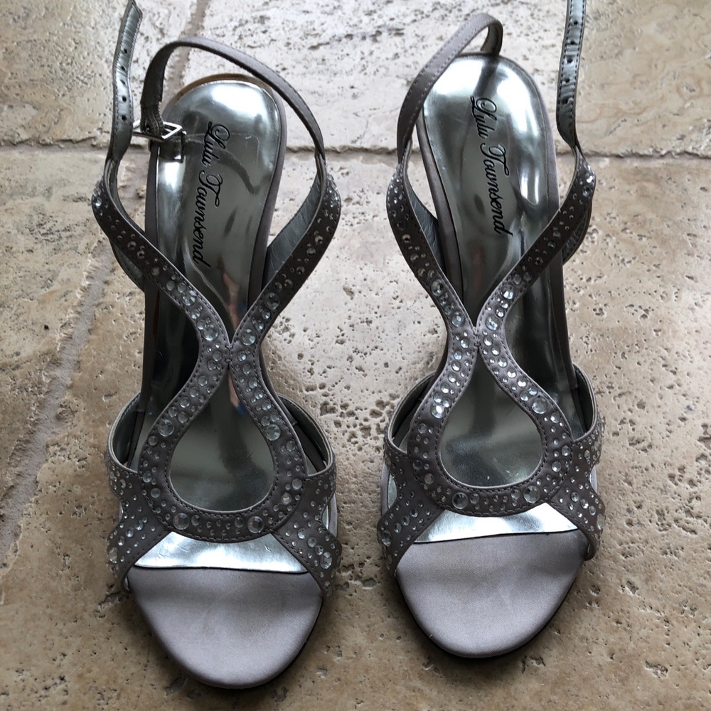 Lulu Townsend silver strapped heel, size 9, never worn